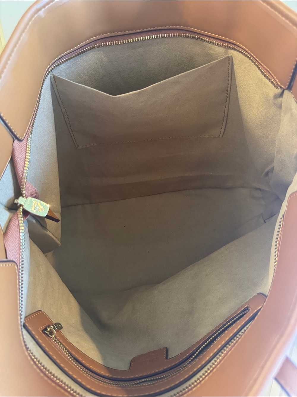 🎀Tan Tote - Picture 3 of 4
